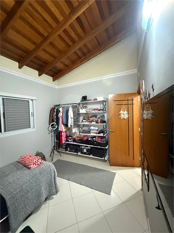 Sobrado à venda com 6 quartos, sendo 2 suítes, em Vila Áurea, Poá, SP