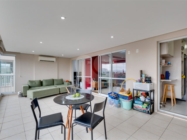 Apartamento à venda com 4 quartos, sendo 2 suítes,  em Santo Amaro, São Paulo, SP