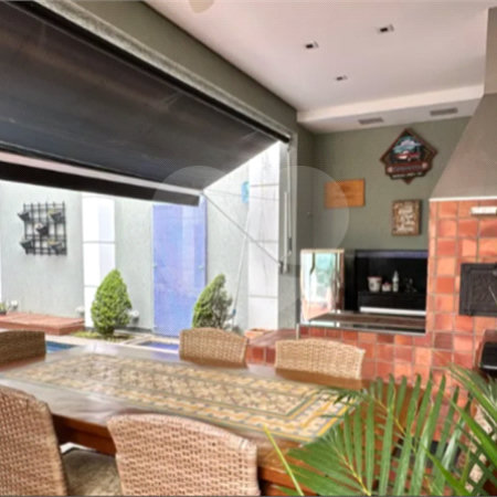 Casa à venda com 4 quartos, sendo 3 suítes,  no condomínio Vila das Flores, São Paulo - SP