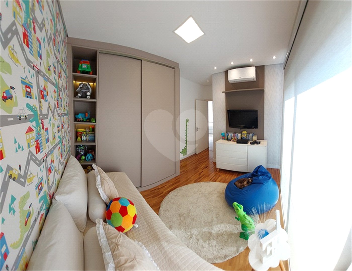 Casa à venda ou para alugar com 4 suítes no condomínio Figueira Garden, Atibaia - SP