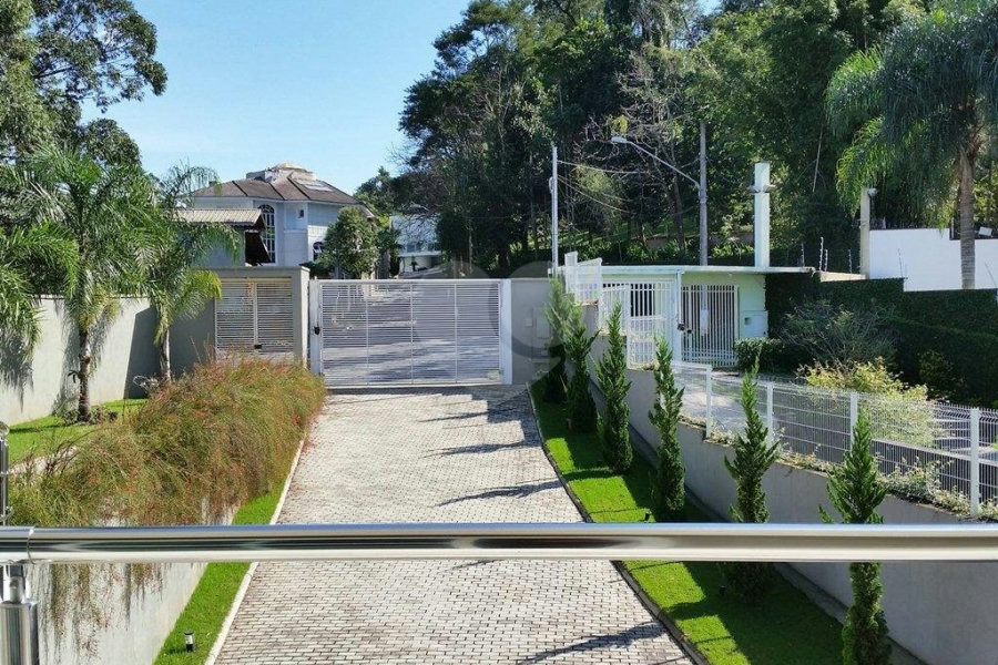 Casa à venda com 6 quartos, sendo 3 suítes, no condomínio Travessa Manuel Antônio Ferreira,85, São Paulo - SP