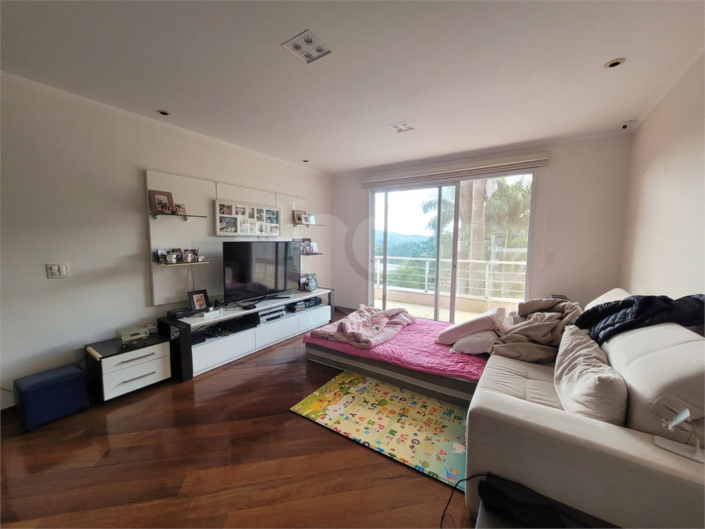 Casa à venda com 3 suítes no condomínio Alpes da Cantareira, Mairiporã - SP