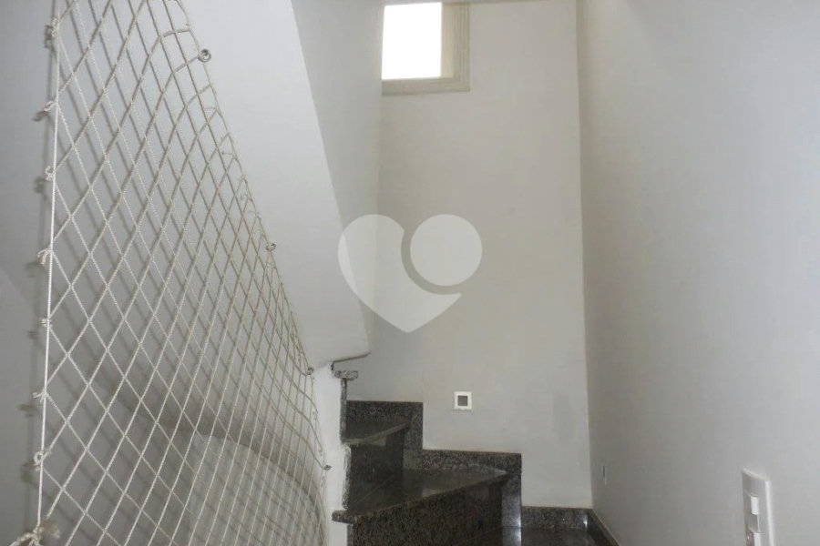 Casa à venda com 3 quartos, sendo 1 suíte, no condomínio Residencial Morada do Horto, São Paulo - SP