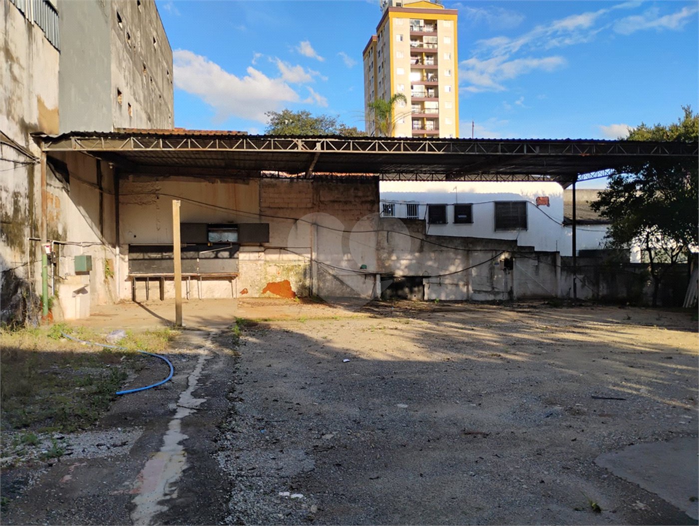 Aluga-se imóvel comercial na Zona Sul com 1500 m2
