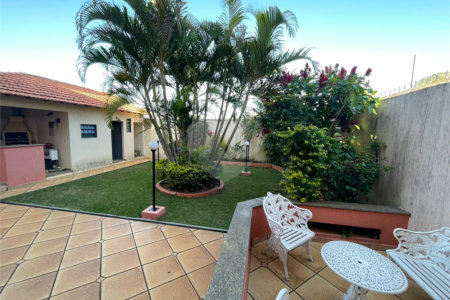 Excelente casa no Parque Santa Marta.