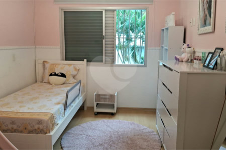 Apartamento a venda na Aclimação com 4 dormitórios e 2 vagas.