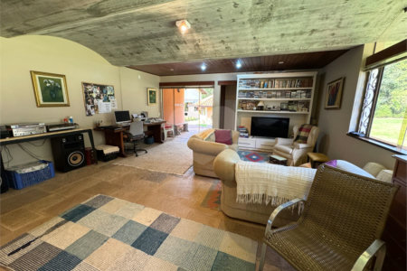Casa à venda com 7 quartos, sendo 3 suítes,  em Jardim Colombo, Itapetininga, SP