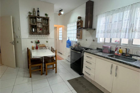 Casa à venda com 3 quartos, sendo 1 suíte, no condomínio Residencial Grape Village, Vinhedo - SP
