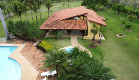 Casa à venda com 8 quartos, sendo 4 suítes,  no condomínio Santa Filomena, Salto - SP