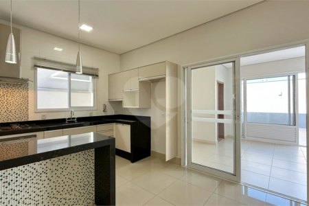 Casa à venda ou para alugar com 4 quartos, sendo 1 suíte, no condomínio Jardim Residencial Dona Lucilla, Indaiatuba - SP