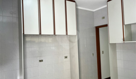 Sobrado à venda com 3 quartos, sendo 1 suíte,  em Chácara Santo Antônio, São Paulo, SP