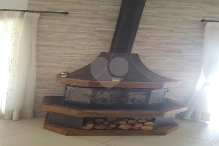 Casa à venda com 3 quartos, sendo 1 suíte, no condomínio Village Ipanema 1, Araçoiaba da Serra - SP