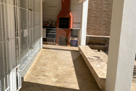 Sobrado à venda com 4 quartos, sendo 2 suítes, em Paraisópolis, São Paulo, SP