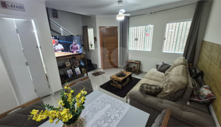 Casa à venda com 2 suítes no condomínio Simão Machado, São Paulo - SP