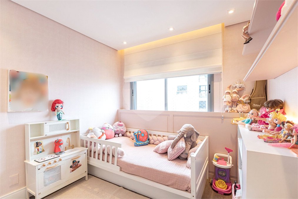 Apartamento à venda com 4 quartos, sendo 3 suítes,  em Jardim das Acácias, São Paulo, SP