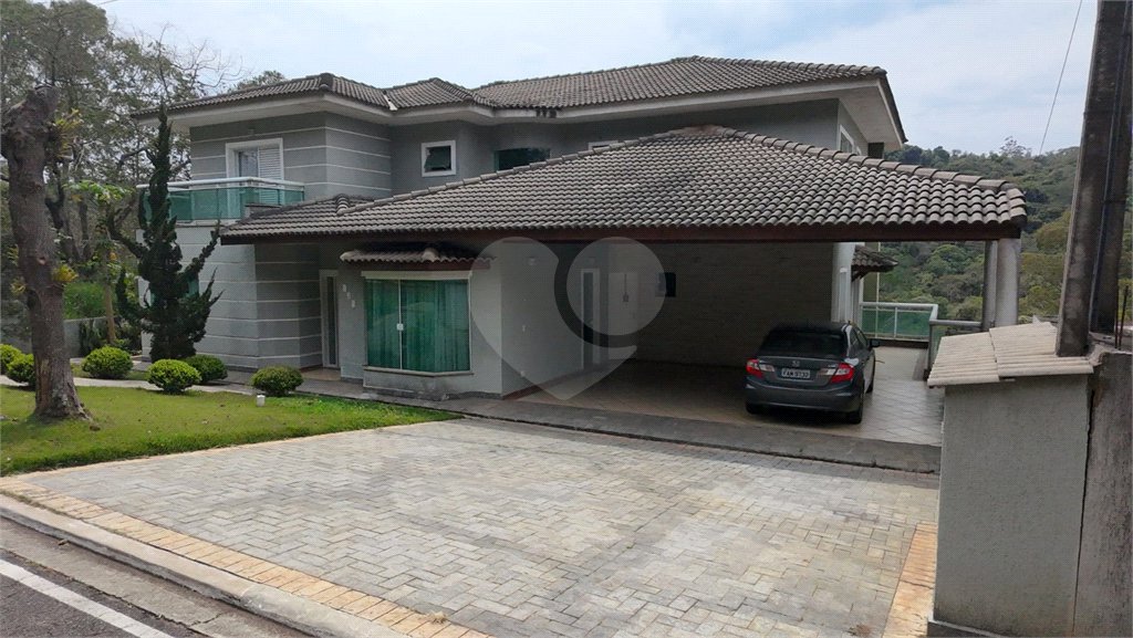 Casa à venda com 5 suítes no condomínio Suíça da Cantareira, Mairiporã - SP