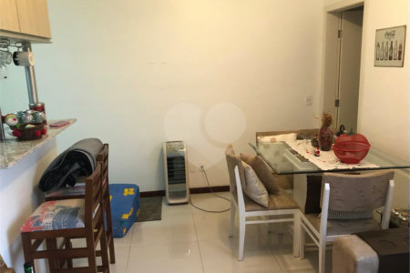 Apartamento em Bragança Paulista com 1 suíte, cozinha americana, varanda, 1 vaga garagem, área lazer com piscina e salão de festas