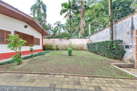Casa à venda com 3 quartos, sendo 2 suítes, em Alto da Boa Vista, São Paulo, SP