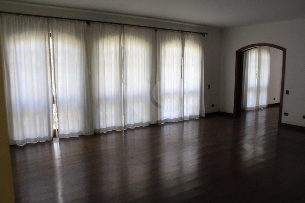 Casa Térrea à venda ou para alugar com 6 suítes em Vila Tramontano, São Paulo, SP