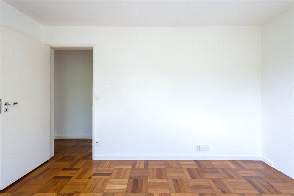 Apartamento à venda com 3 quartos, sendo 1 suíte, em Jardim Europa, São Paulo, SP