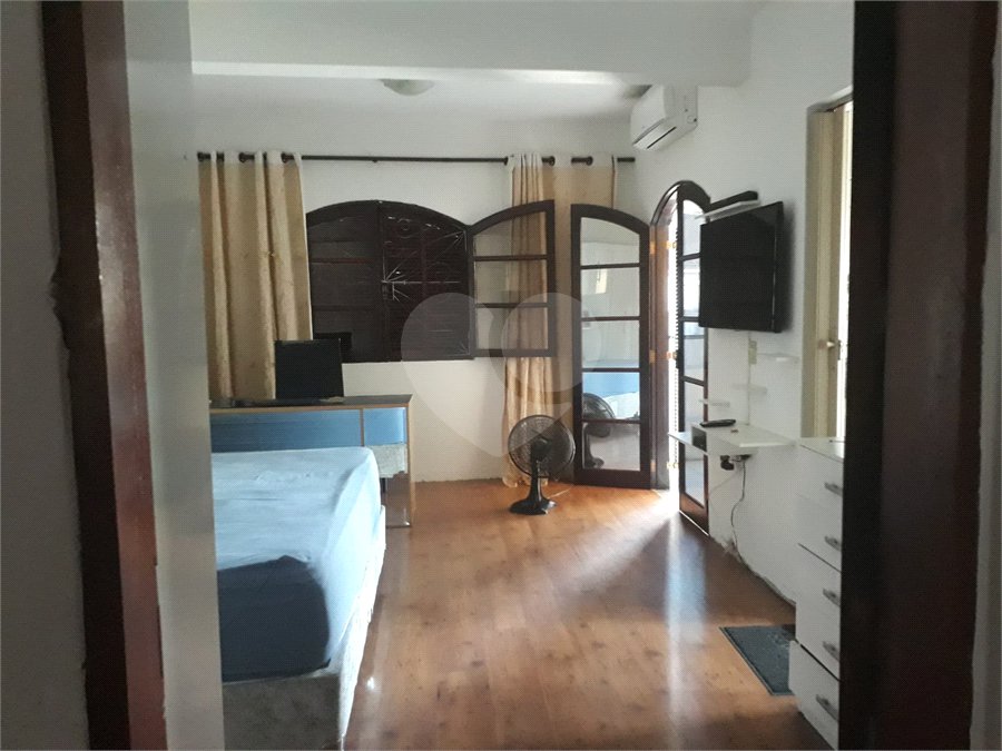 Casa à venda com 4 quartos, sendo 2 suítes, em Jardim Rosina, São Paulo, SP