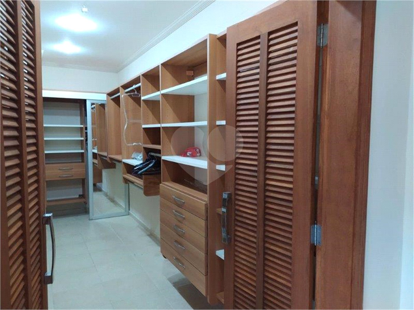 Casa à venda com 4 suítes no condomínio Parque Imperial, Mairiporã - SP
