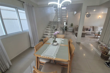 Belíssima Residência de 267 m² com Lazer Privativo no Condomínio Terras do Oriente – Valinhos