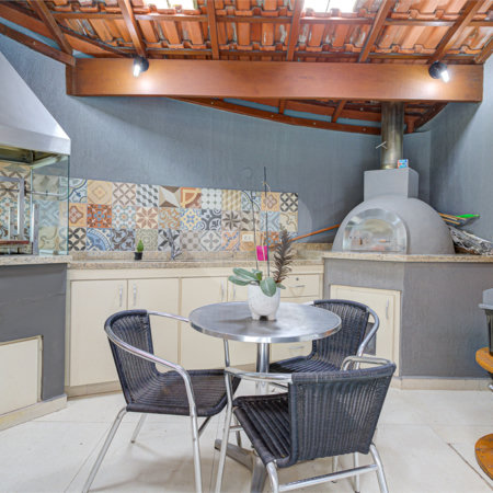 Casa à venda com 4 quartos, sendo 2 suítes, no condomínio Vila dos Ipês, São Paulo - SP