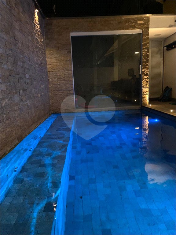 Casa à venda com 4 quartos, sendo 3 suítes, no condomínio Residencial Vila Esmeralda, São Sebastião - SP