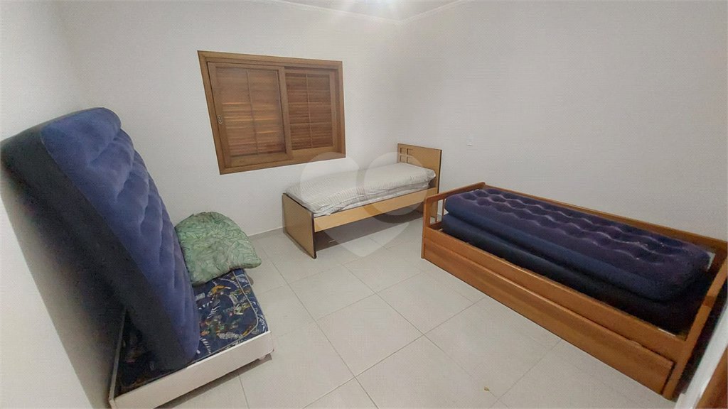 Casa à venda com 4 quartos, sendo 1 suíte, no condomínio Marf II, Bom Jesus dos Perdões - SP