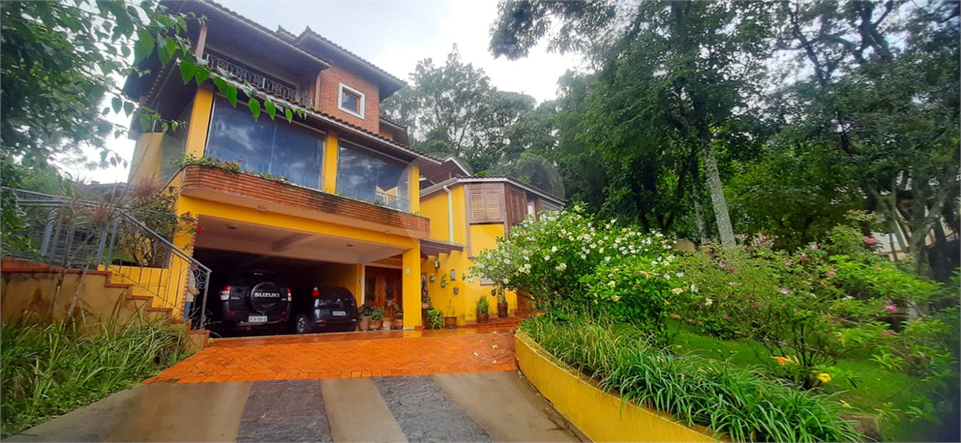 Casa à venda com 5 quartos, sendo 4 suítes, no condomínio Alpes da Cantareira, Mairiporã - SP