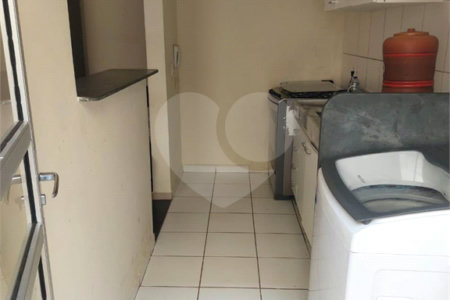 Apartamento no Condomínio Mont Vernon .