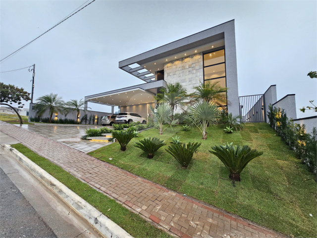 Casa à venda com 4 suítes no condomínio Villas do Jaguari, Santana de Parnaíba - SP