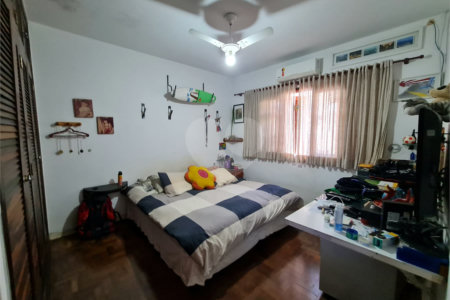 Casa à venda com 3 quartos, sendo 1 suíte, em Interlagos, São Paulo, SP