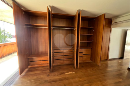 Sobrado para alugar com 5 quartos, sendo 4 suítes, em Jardim Everest, São Paulo, SP