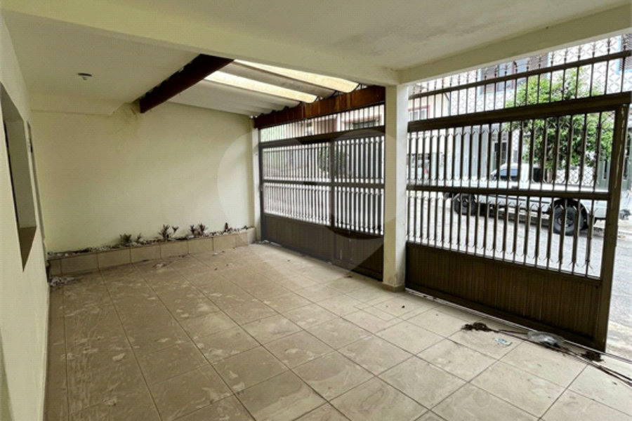 Sobrado à venda com 3 quartos em Vila Nivi, São Paulo, SP