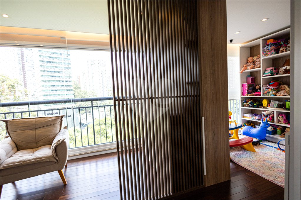 Apartamento à venda com 5 quartos, sendo 4 suítes,  em Parque Reboucas, São Paulo, SP