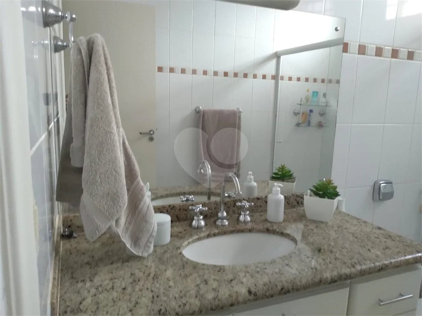 Casa à venda com 4 quartos, sendo 2 suítes, em Jardim Adalgisa, Araraquara, SP