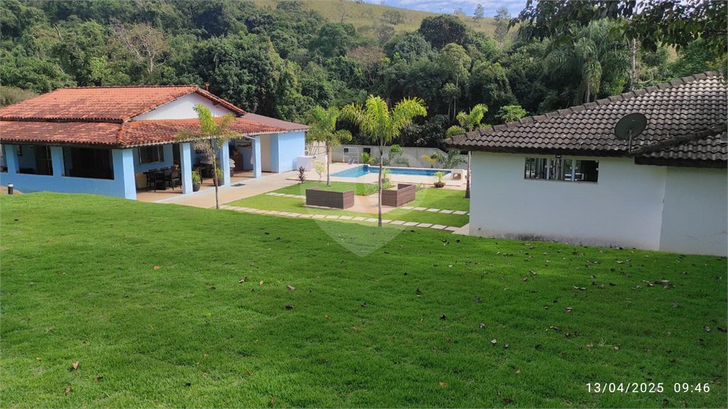 Casa à venda com 3 quartos, sendo 1 suíte, no condomínio Alpes Douro, Bom Jesus dos Perdões - SP