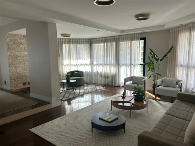 Apartamento à venda com 4 quartos, sendo 3 suítes,  em Moema, São Paulo, SP