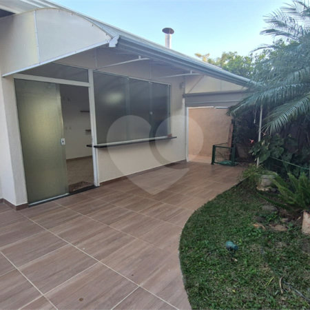 Casa para alugar com 3 quartos, sendo 1 suíte, no condomínio Recanto dos Paturis, Vinhedo - SP