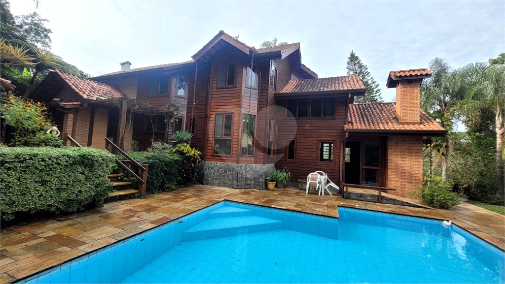Casa à venda ou para alugar com 3 quartos, sendo 1 suíte, no condomínio Associação Reserva das Hortênsias, Mairiporã - SP
