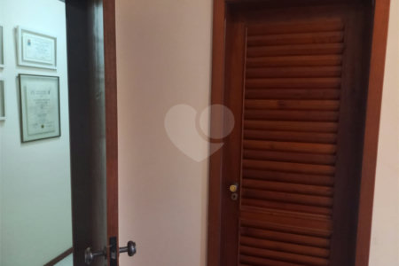 Casa à venda com 4 quartos, sendo 2 suítes,  em Villaggio Capríccio, Louveira, SP