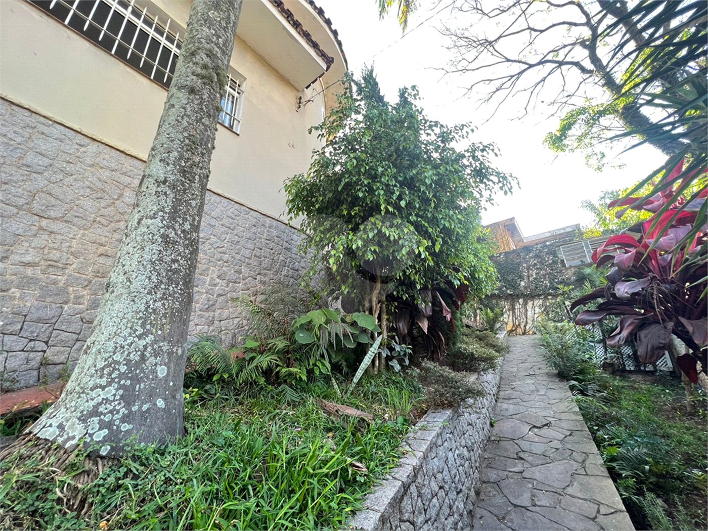 Casa à venda com 4 quartos, sendo 1 suíte,  em Jardim Colombo, São Paulo, SP