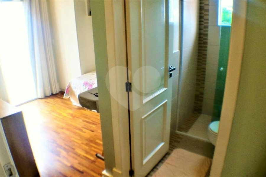 Casa à venda com 5 suítes no condomínio Travessa Tenente Ariston de Oliveira,4, São Paulo - SP