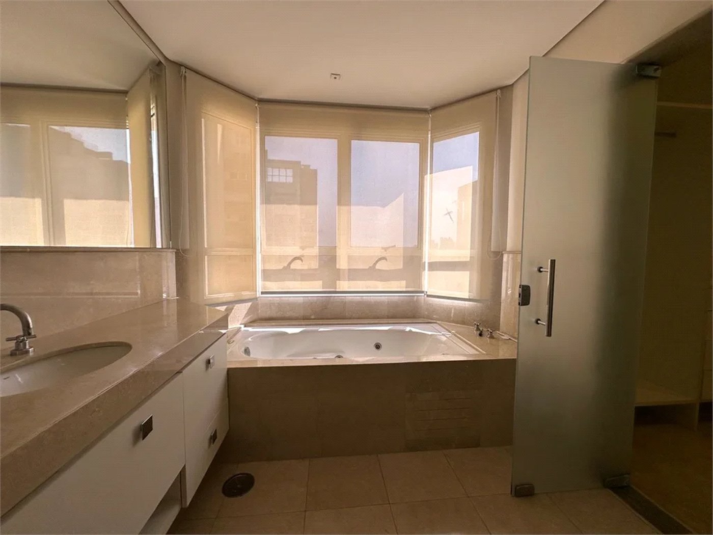 Apartamento para alugar com 4 suítes em Jardim Fonte do Morumbi, São Paulo, SP