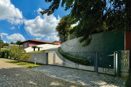 Casa à venda com 4 quartos, sendo 2 suítes,  no condomínio Granja Vianna II, Cotia - SP