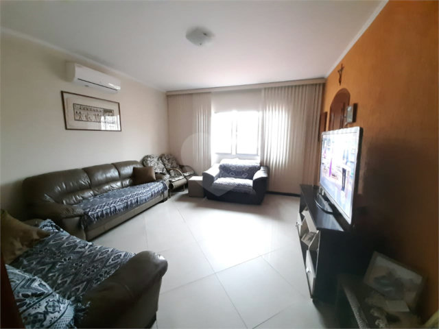 Sobrado à venda com 3 quartos, sendo 1 suíte,  em Jardim Peri, São Paulo, SP