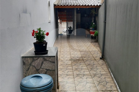 Casa à venda com 4 quartos, sendo 1 suíte, em Jardim Leila, Guarulhos, SP