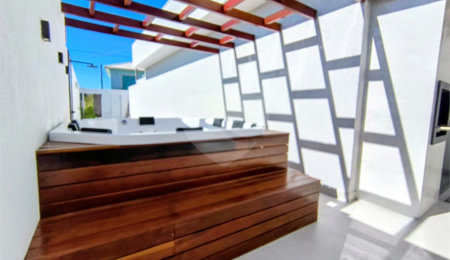 Casa à venda com 2 quartos, sendo 1 suíte, em Guriri, Cabo Frio, RJ